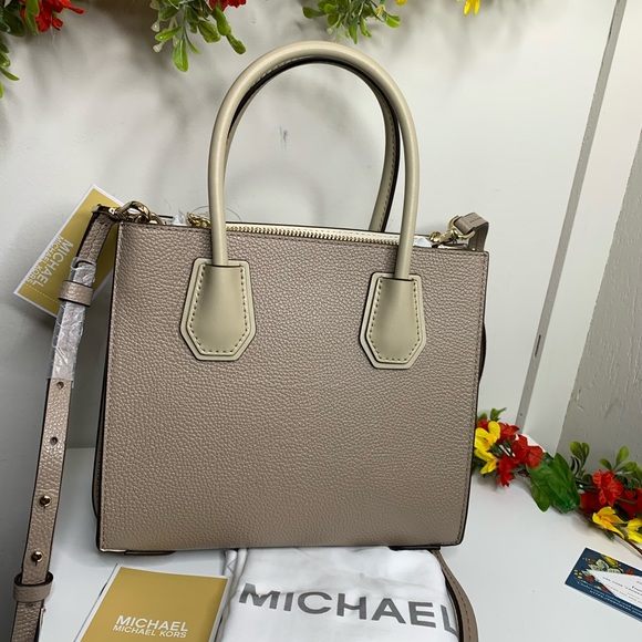 SOLD❌Michael Kors Medium Mercer Tote - Picture 8 of 8